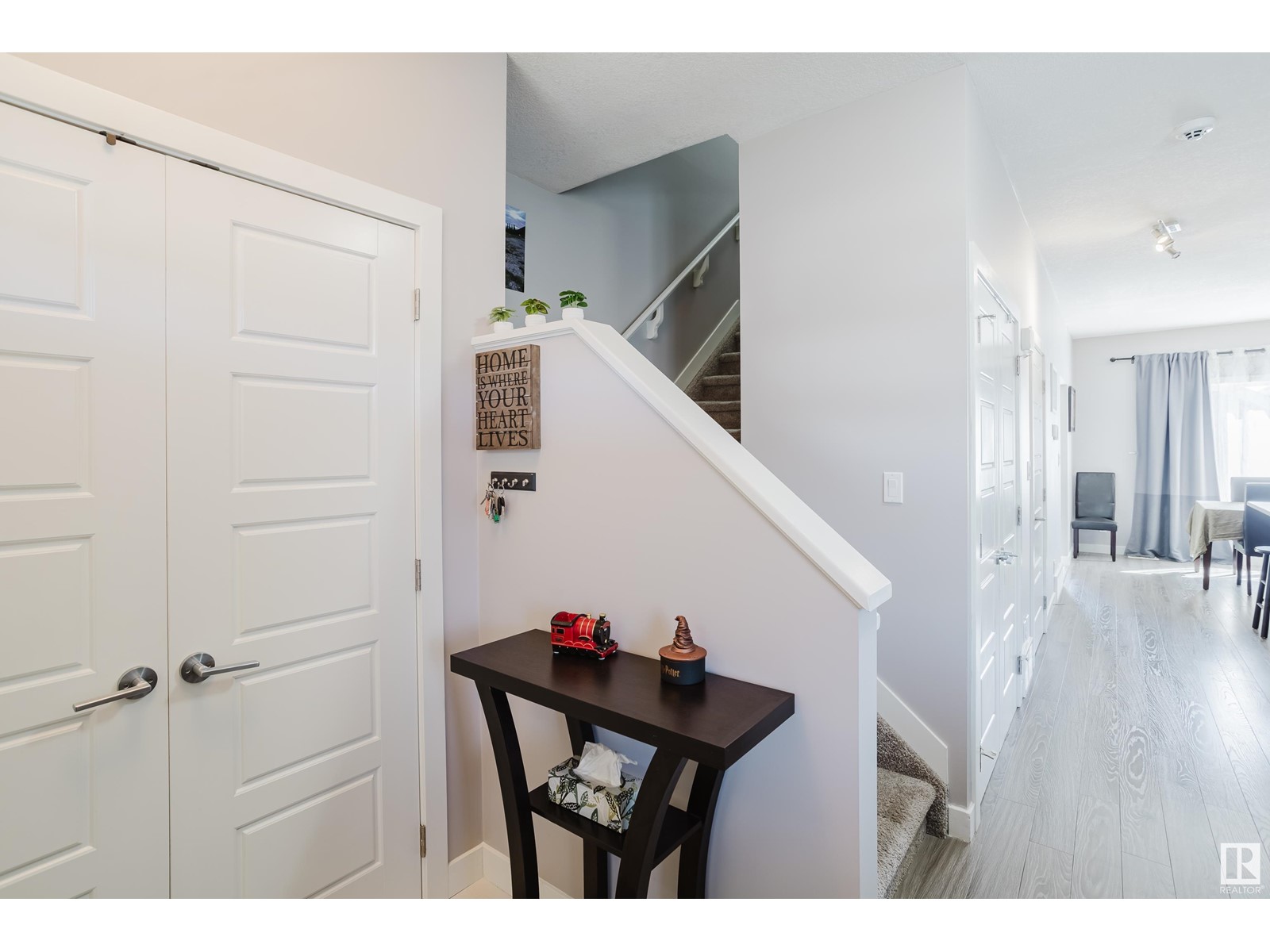 Property at 3601 49 AV image 2