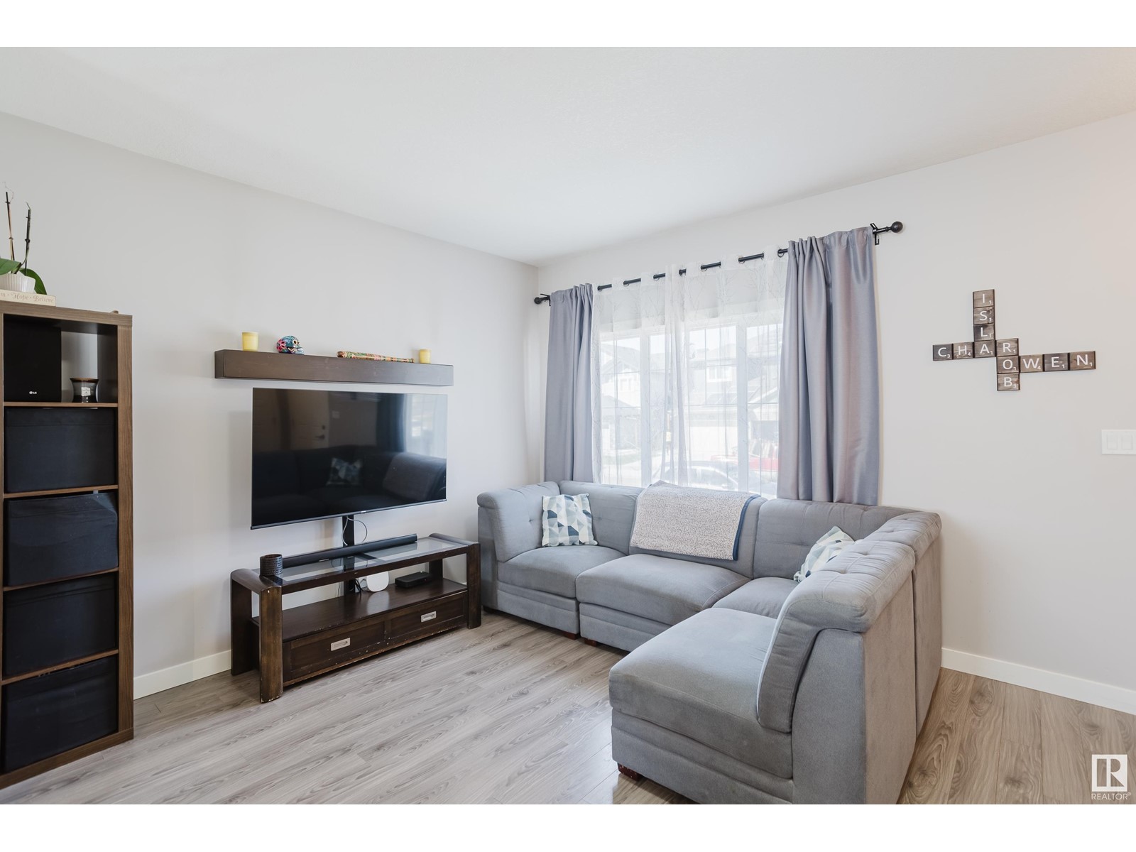 Property at 3601 49 AV image 4