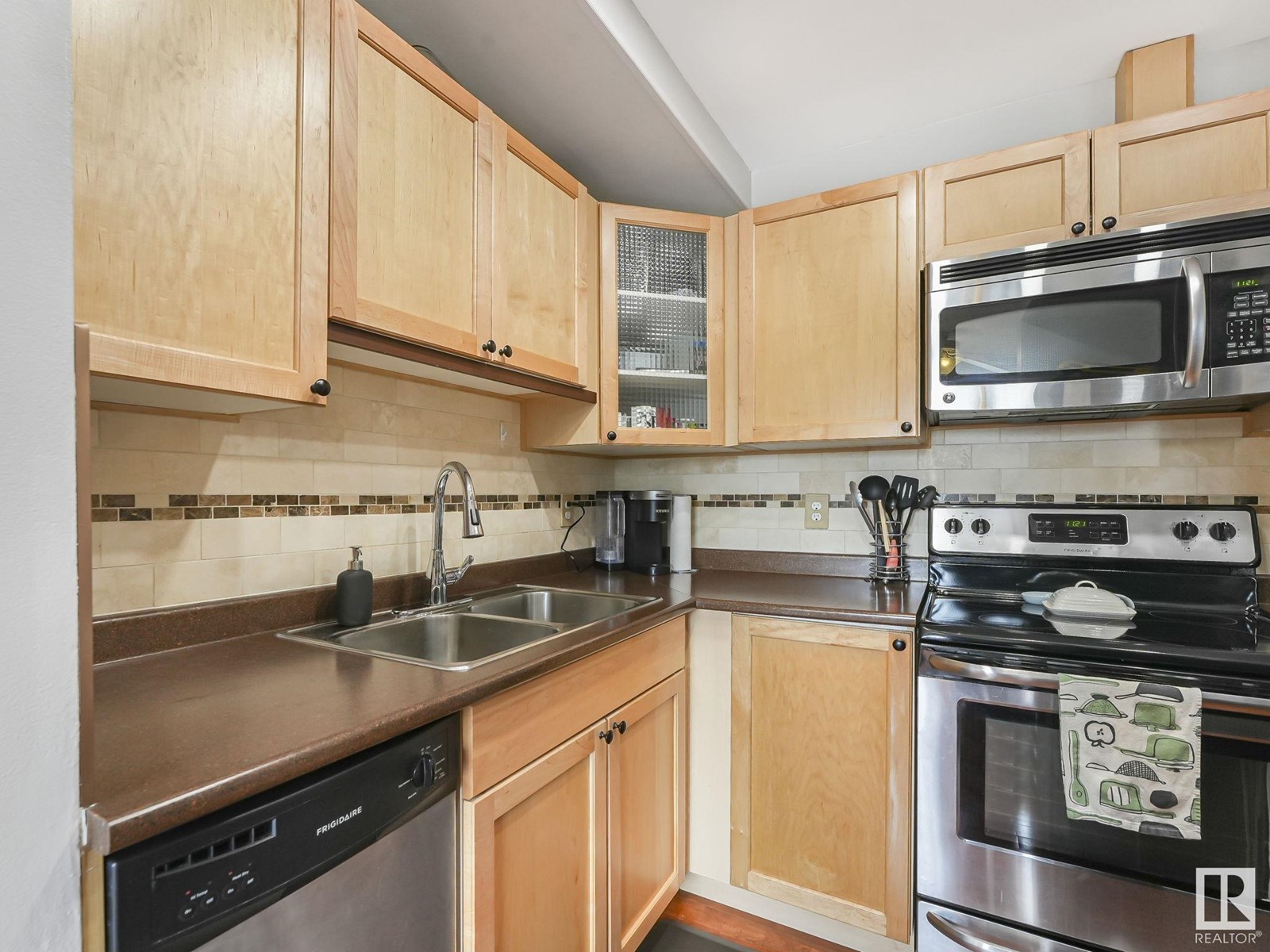 Property at 1562 69 ST NW image 3