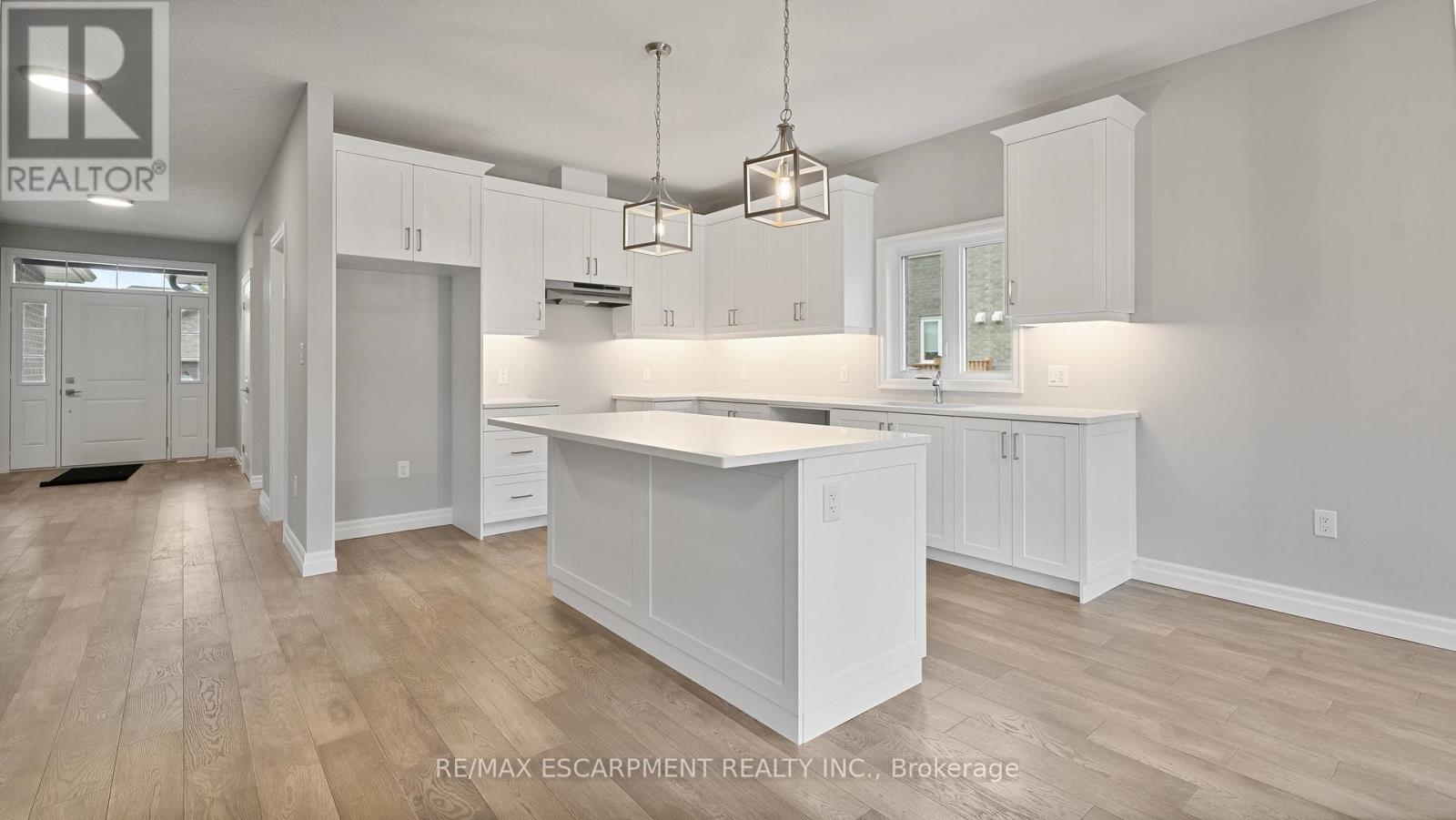 45 Vanrooy Trail, Norfolk, Ontario  N0E 1Y0 - Photo 12 - X12101843