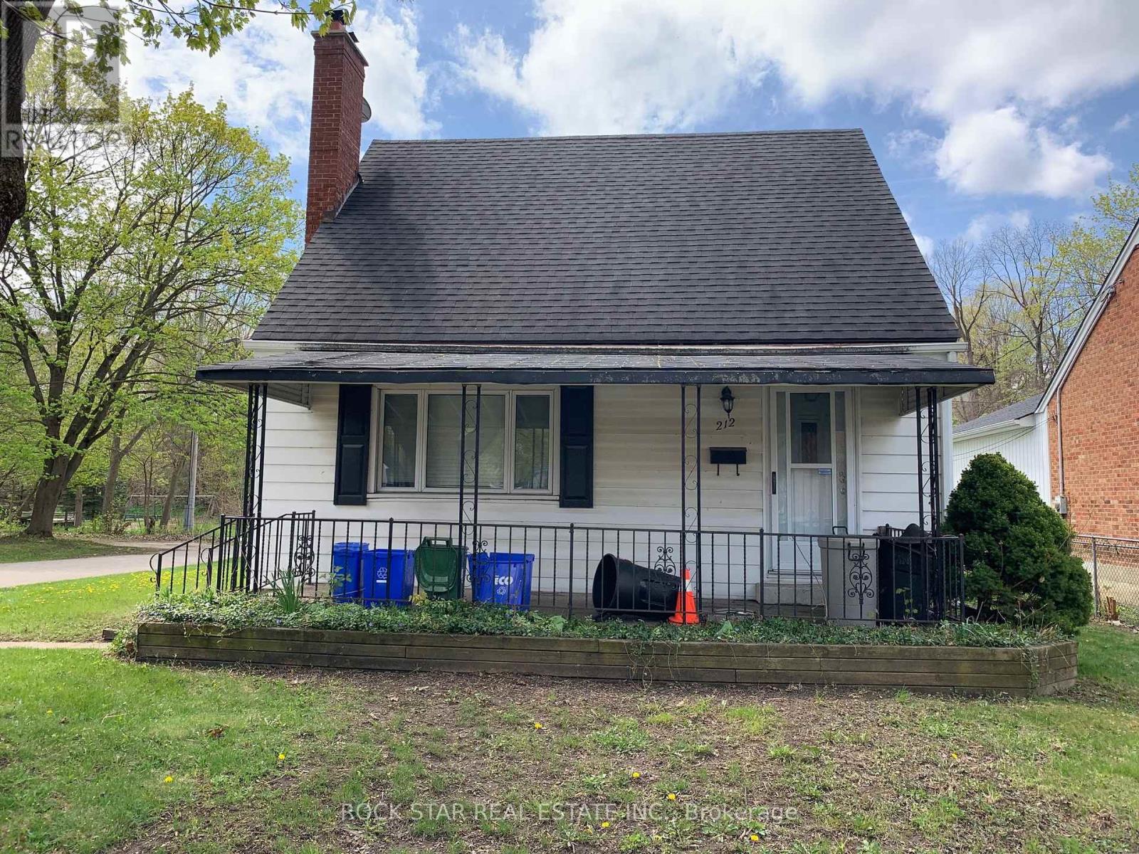 212 Rathowen Street