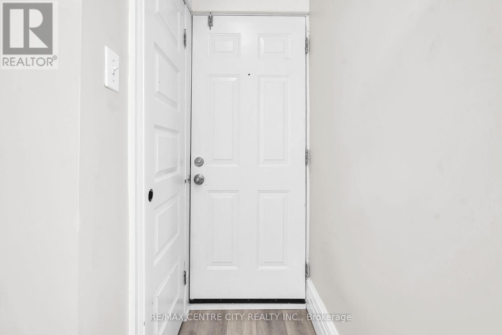 922 Queens Avenue, London East, Ontario  N5W 3H8 - Photo 17 - X12136856