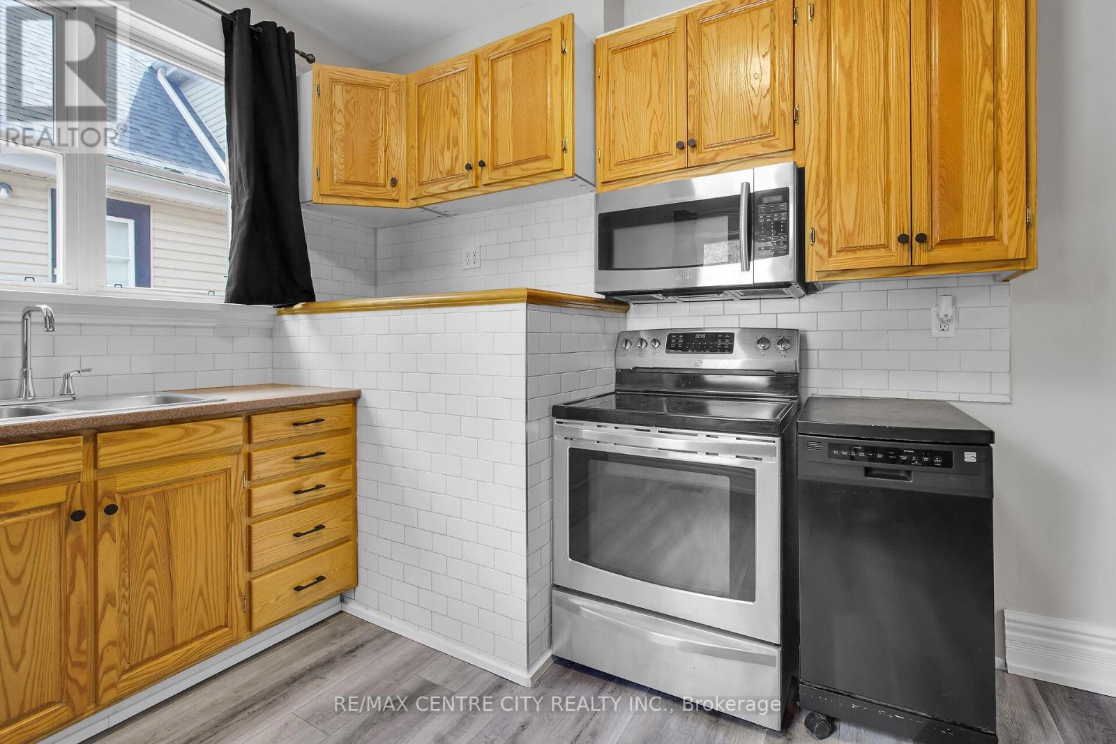 922 Queens Avenue, London East, Ontario  N5W 3H8 - Photo 26 - X12136856