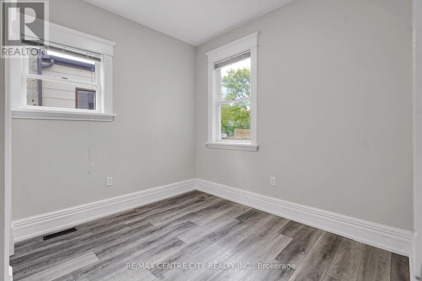922 Queens Avenue, London East, Ontario  N5W 3H8 - Photo 30 - X12136856