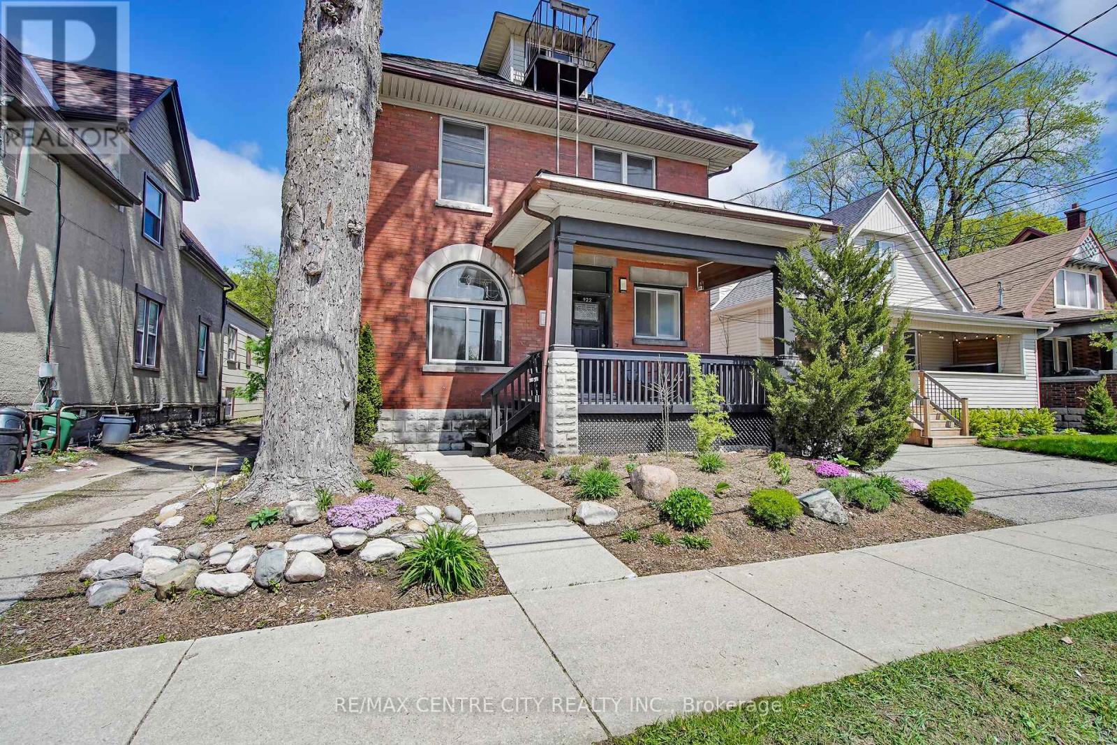 Property at 922 QUEENS AVENUE image 2