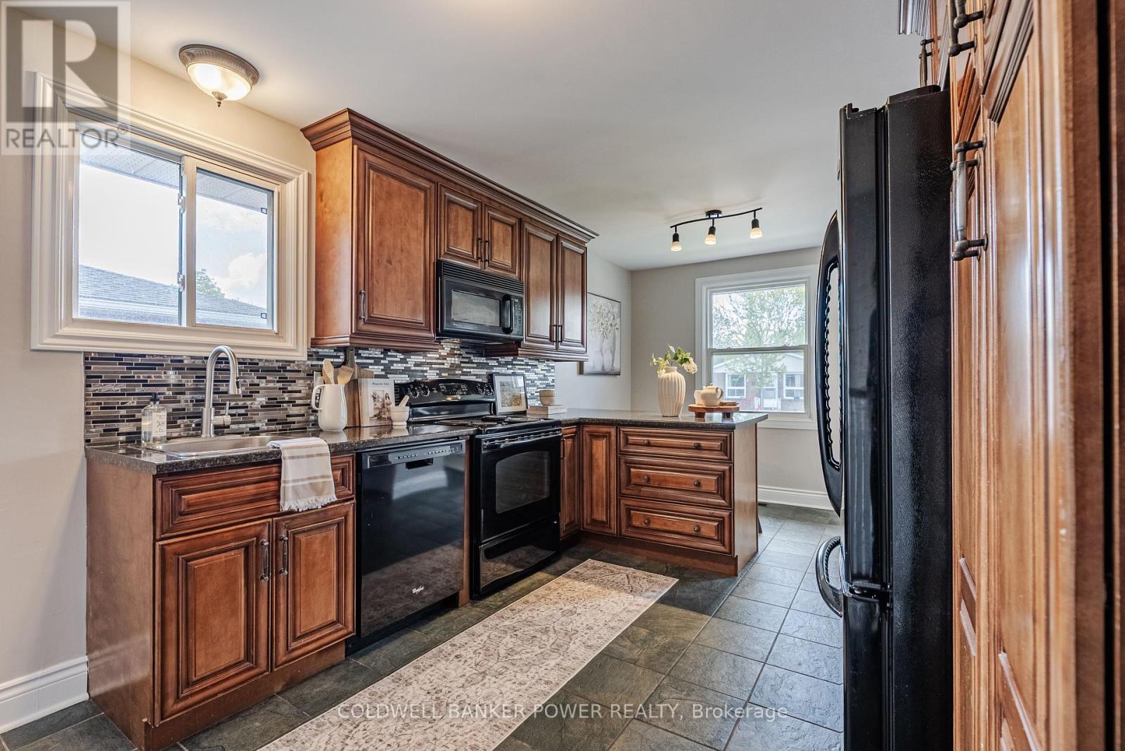 Photo 15 of 48 for 22 Scotchmere Crescent