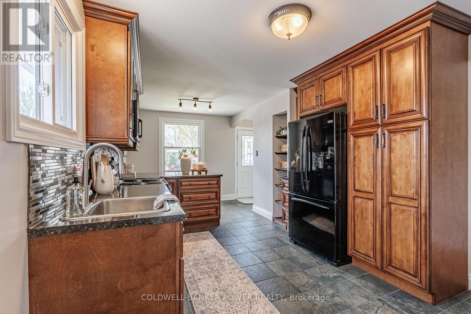 Photo 16 of 48 for 22 Scotchmere Crescent