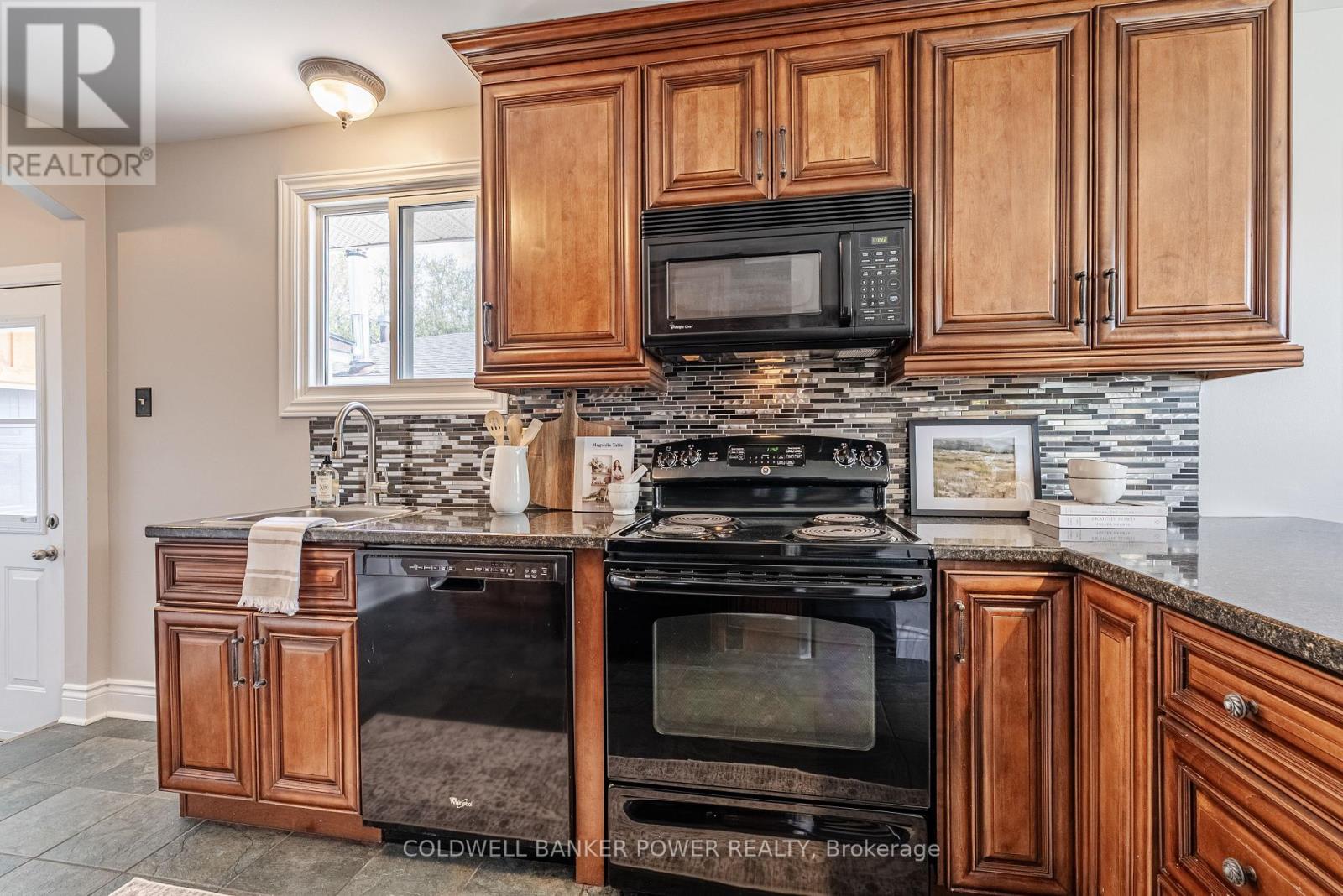 Photo 18 of 48 for 22 Scotchmere Crescent