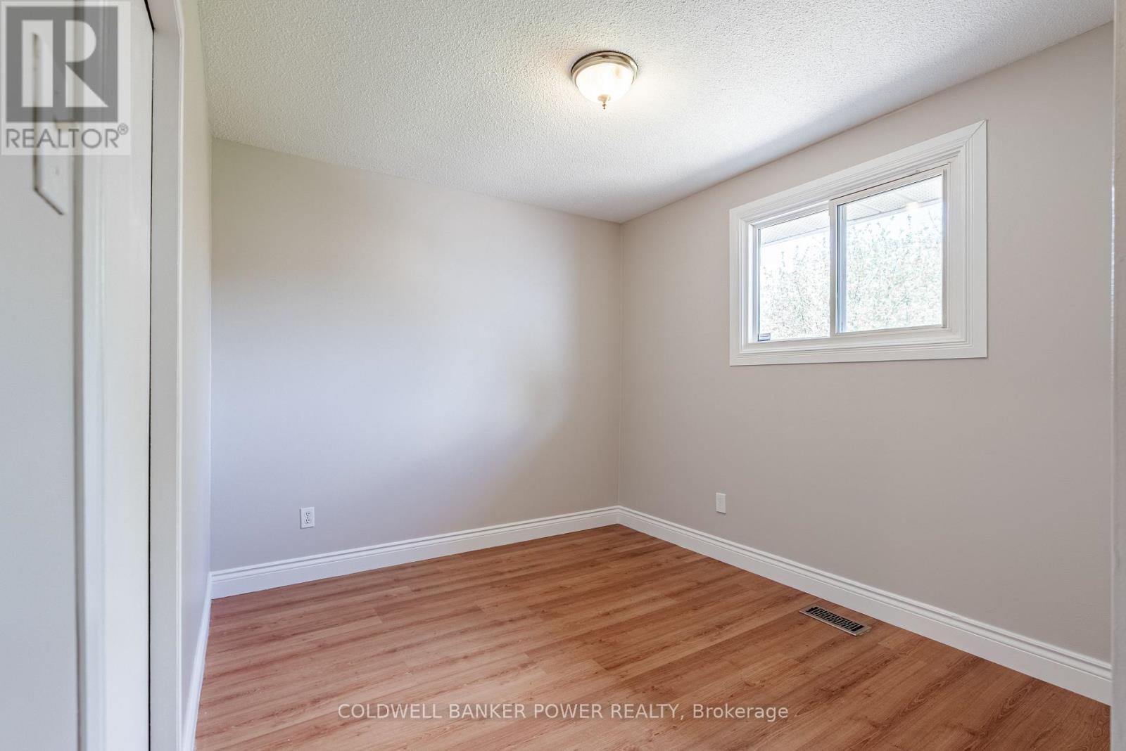 Photo 23 of 48 for 22 Scotchmere Crescent