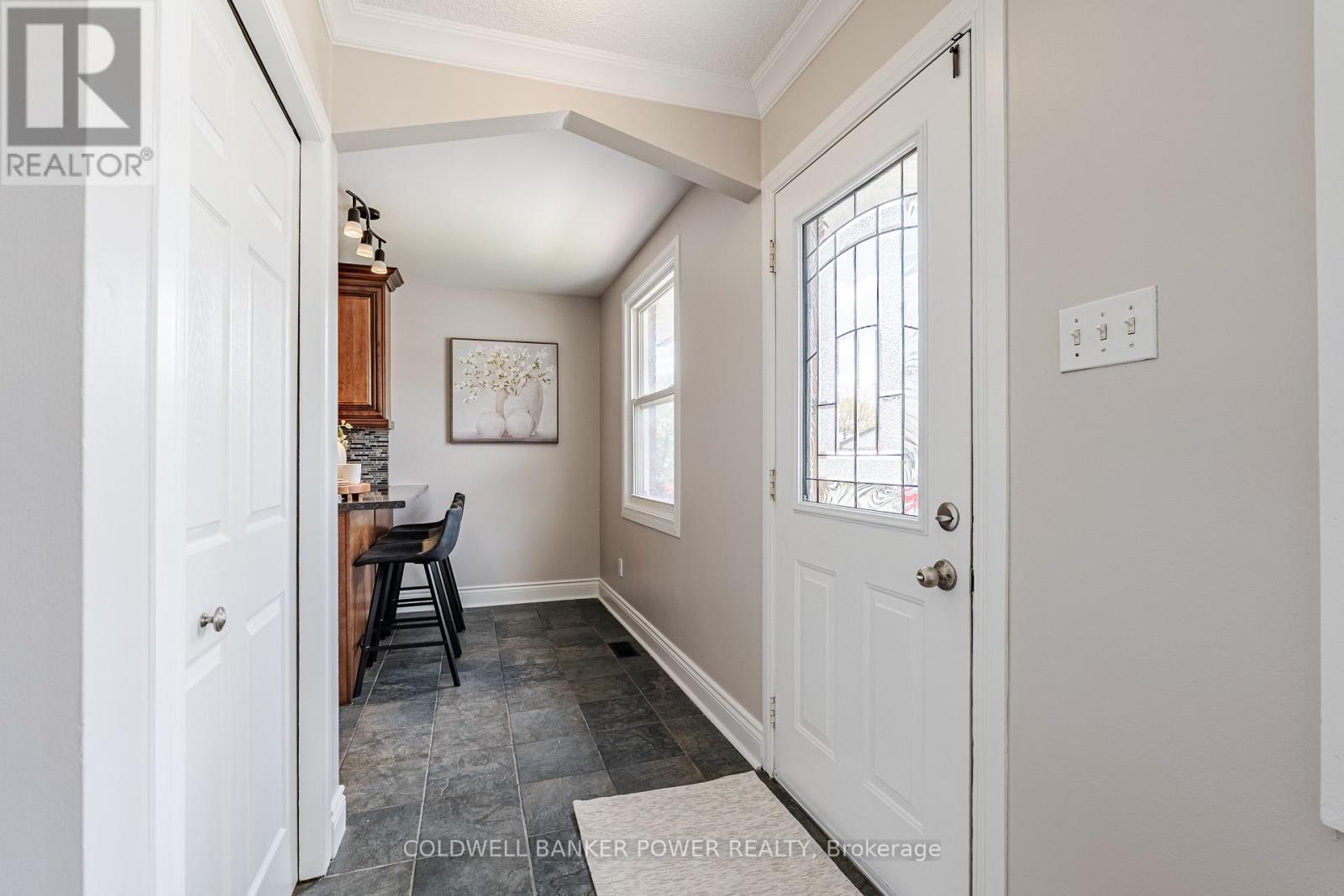 Photo 4 of 48 for 22 Scotchmere Crescent