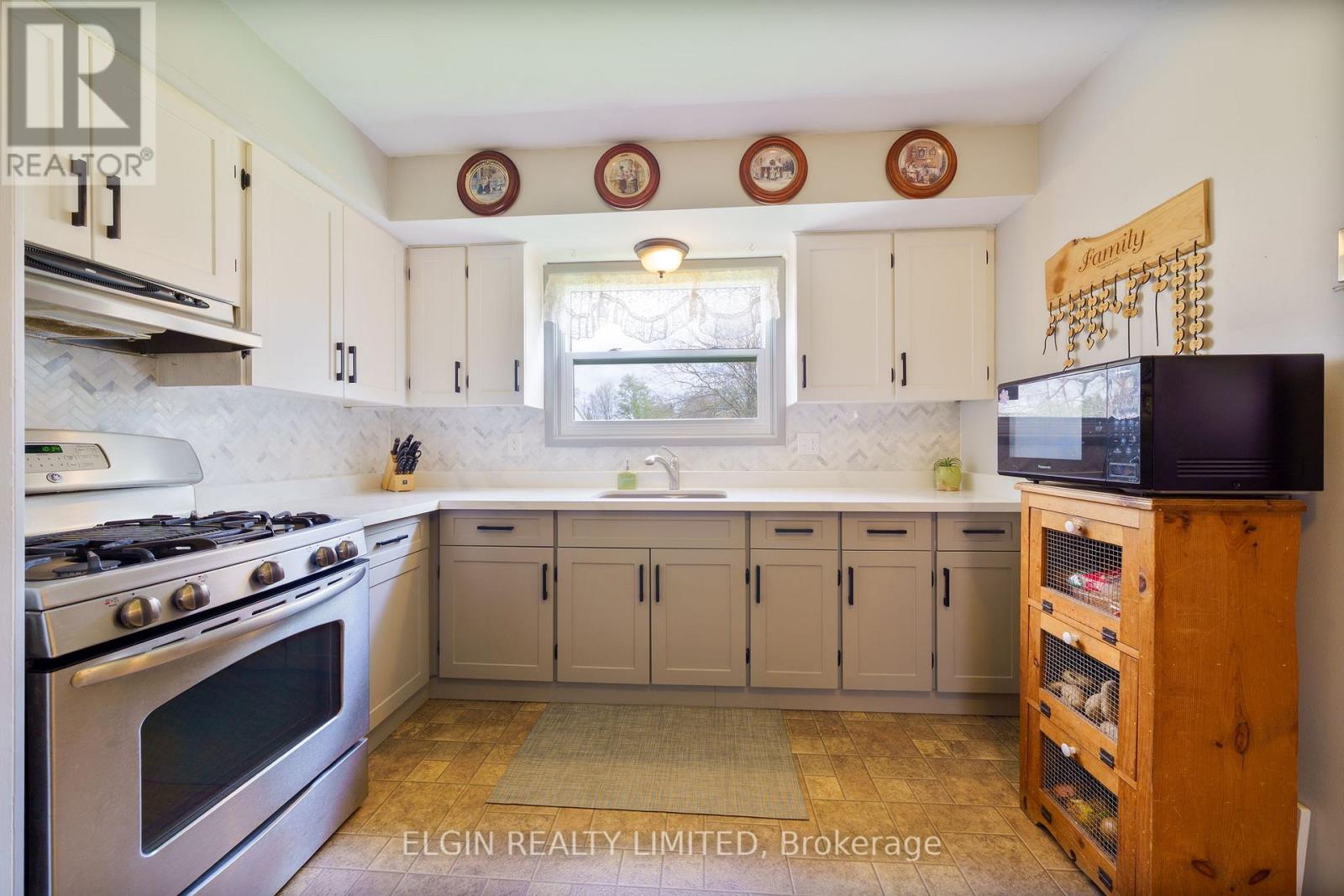9618 Francis Street, Southwold (Shedden), Ontario  N0L 2E0 - Photo 12 - X12136887