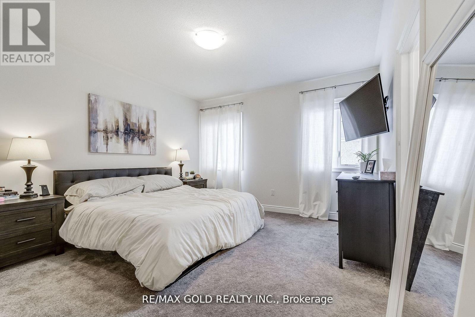 40 Silver Meadow Gardens, Hamilton, Ontario  L8B 1Z4 - Photo 29 - X12136572
