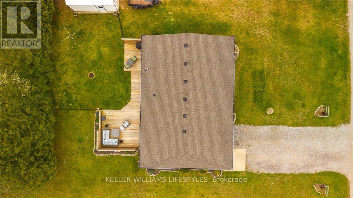 9659 Ipperwash Road, Lambton Shores, Ontario  N0N 1J3 - Photo 38 - X12136933