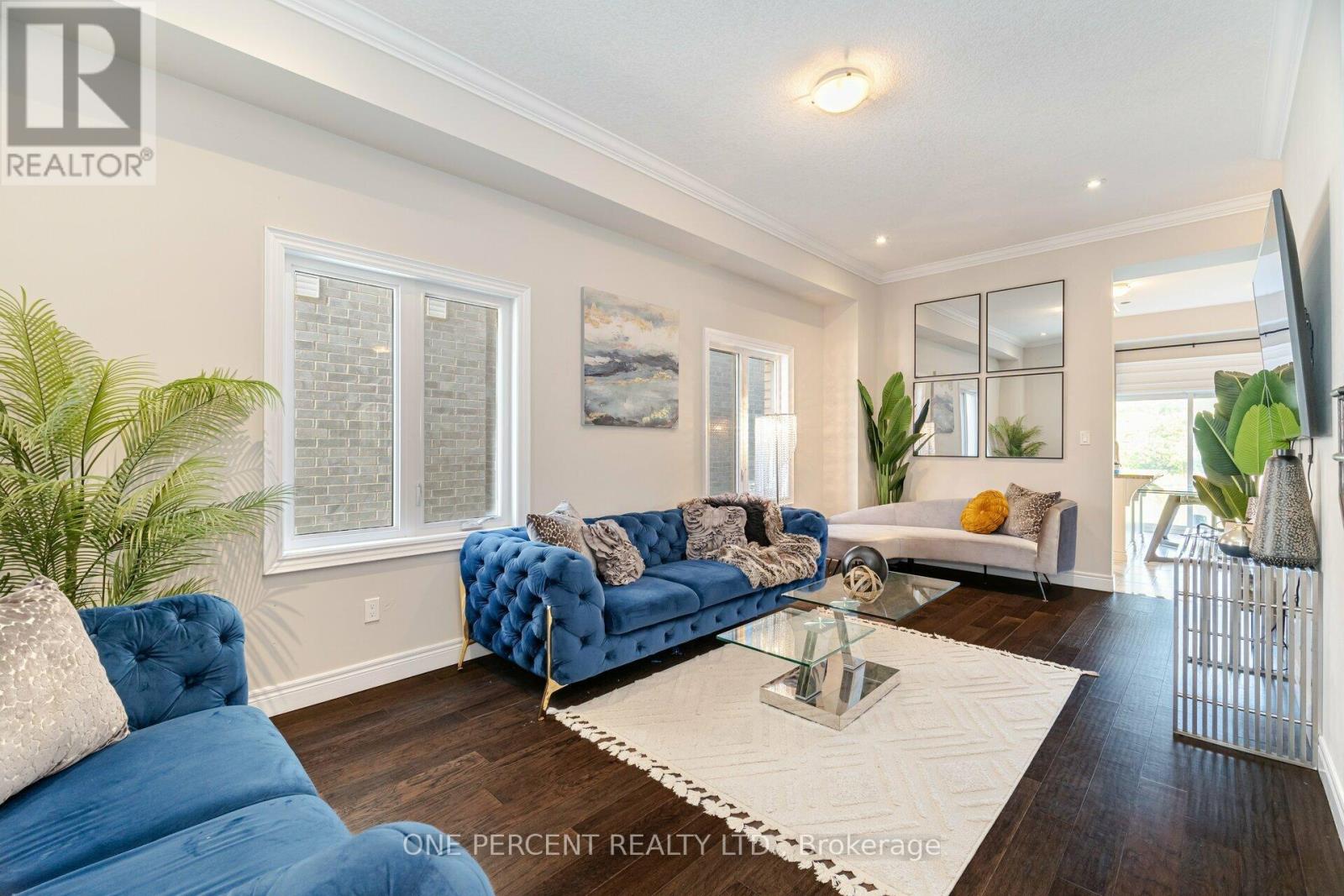15 Riesling Court, Hamilton, Ontario  L8G 0B4 - Photo 6 - X12136710