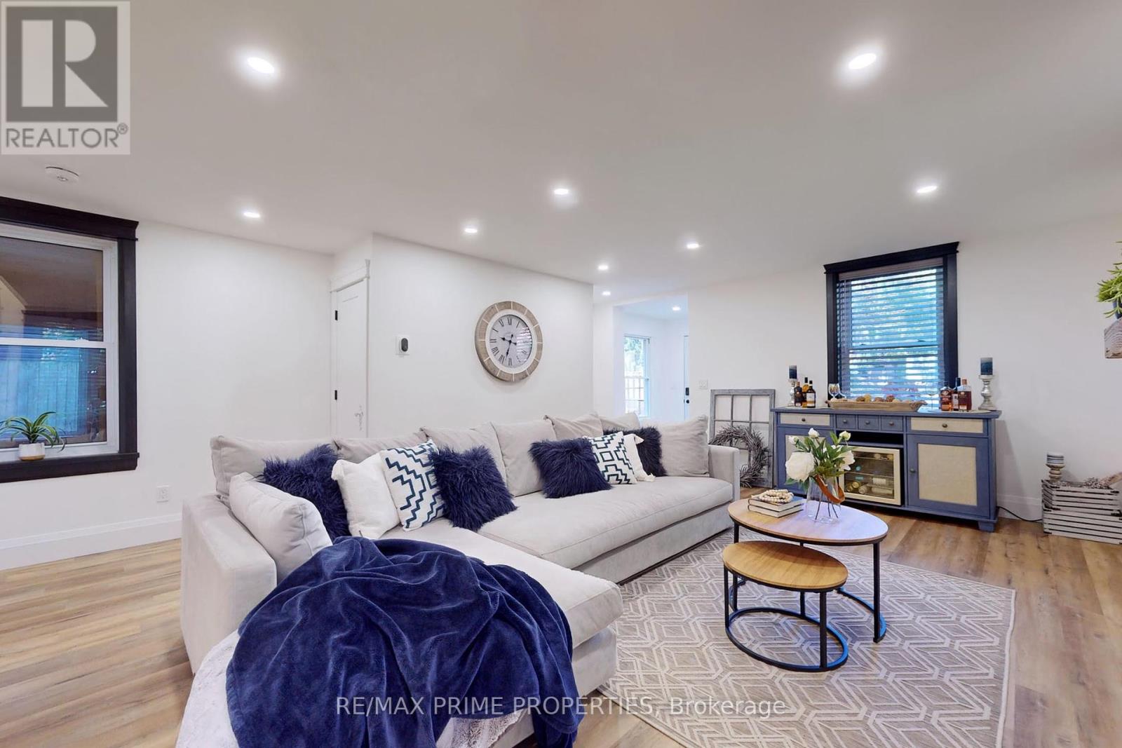 Property at 190 MAPLE STREET image 2