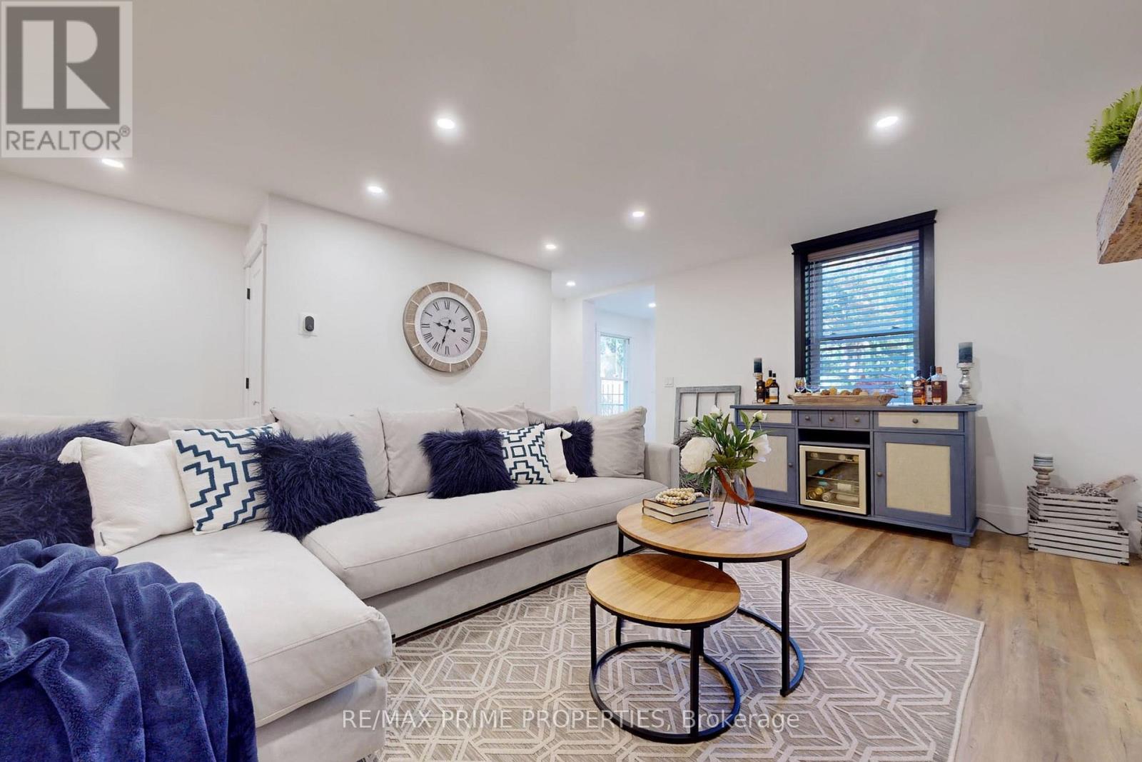 Property at 190 MAPLE STREET image 4