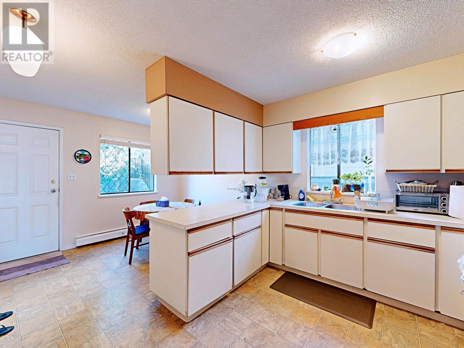 246 W 4th Street, North Vancouver, British Columbia  V7M 1H7 - Photo 38 - R3000723