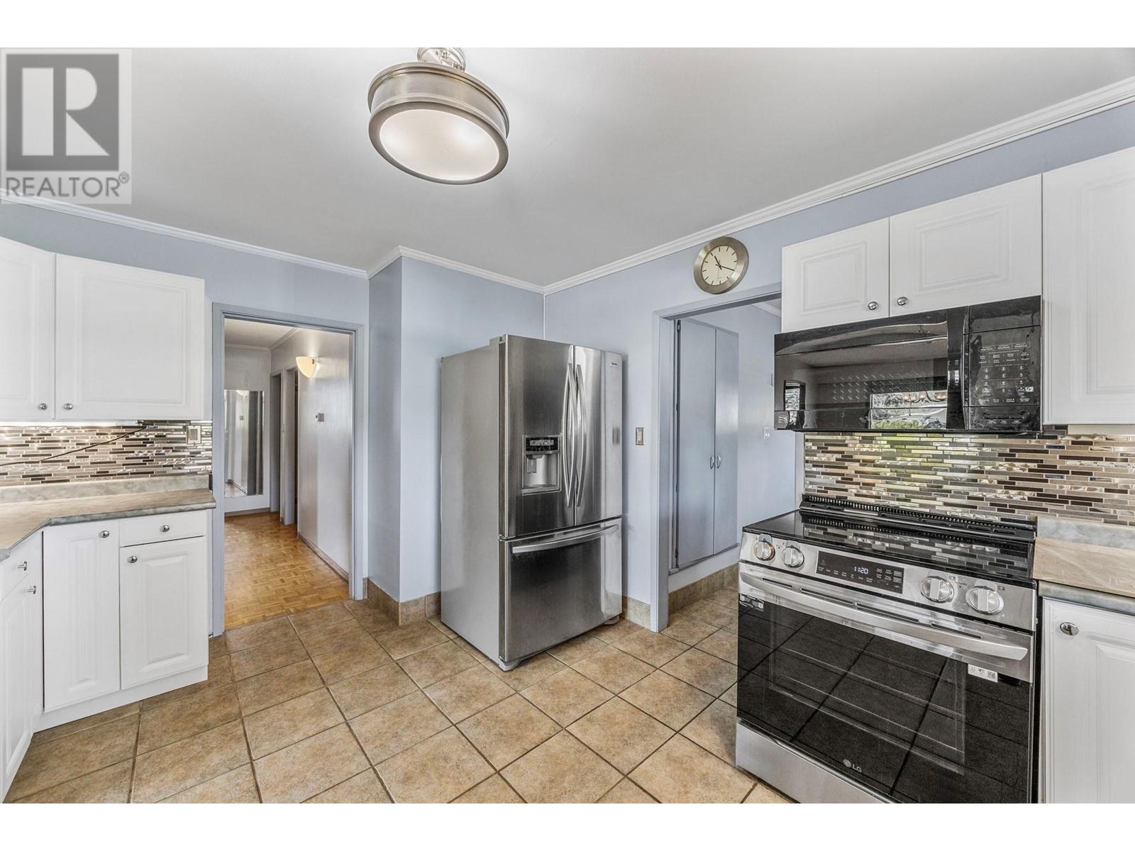 Property at 1231 Lawson Avenue image 4