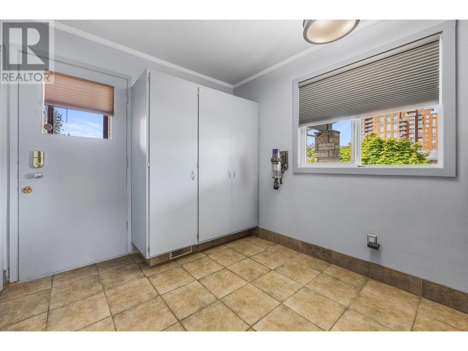 Property at 1231 Lawson Avenue image 5