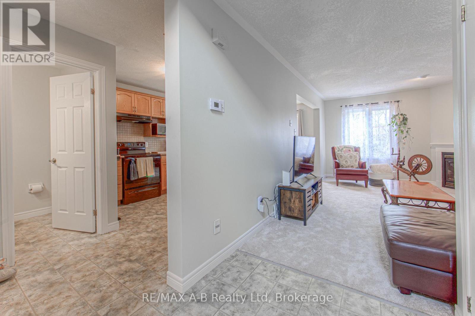 290 Norman Street, Stratford, Ontario  N5A 7Y3 - Photo 6 - X12137041
