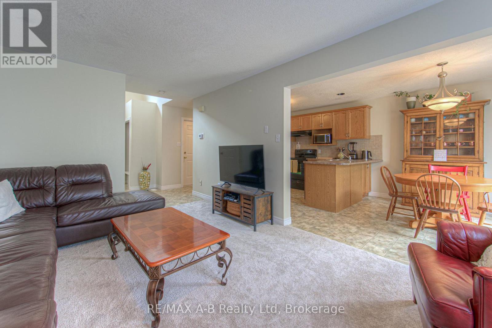 290 Norman Street, Stratford, Ontario  N5A 7Y3 - Photo 9 - X12137041