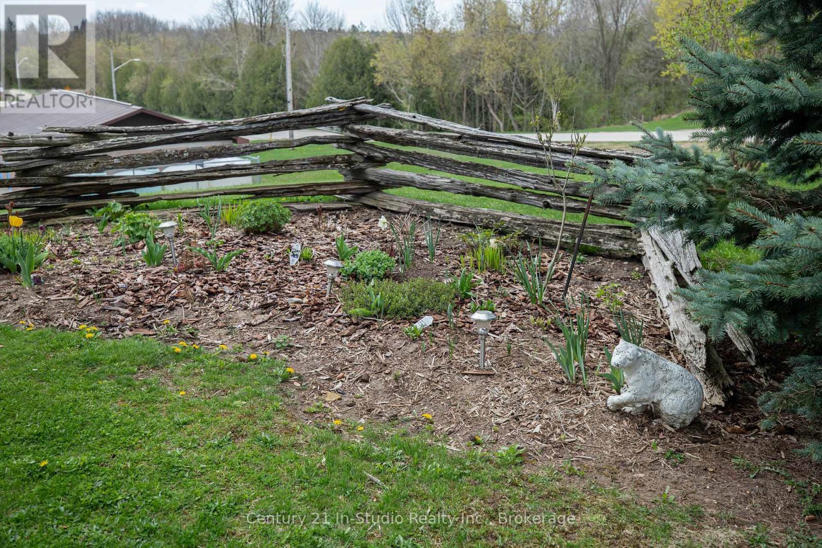 489 Lambton Street W, West Grey, Ontario  N0G 1R0 - Photo 7 - X12137045