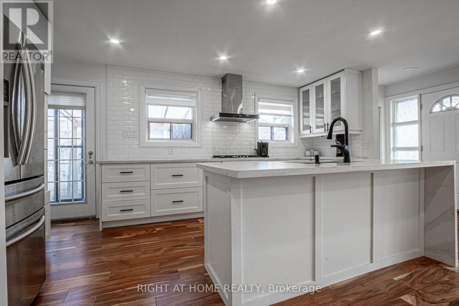 14 Mancroft Crescent, Toronto, Ontario  M9W 3E8 - Photo 10 - W12023293