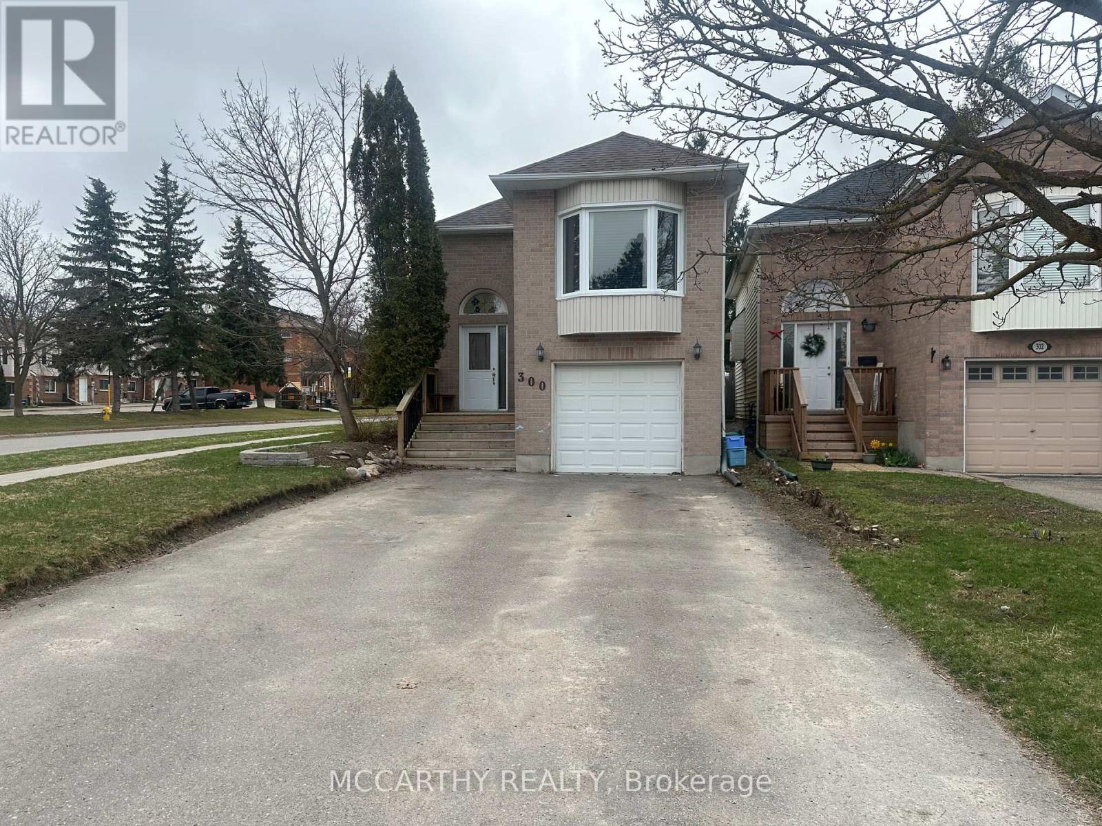 300 Shelburne Place, Shelburne, Ontario  L9V 3A9 - Photo 2 - X12028076