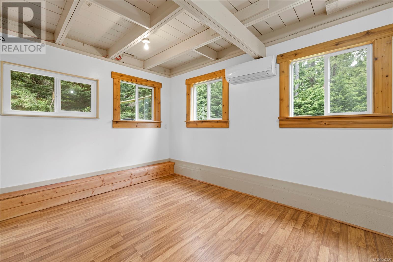 Property at 255 Ricardo Rd image 2