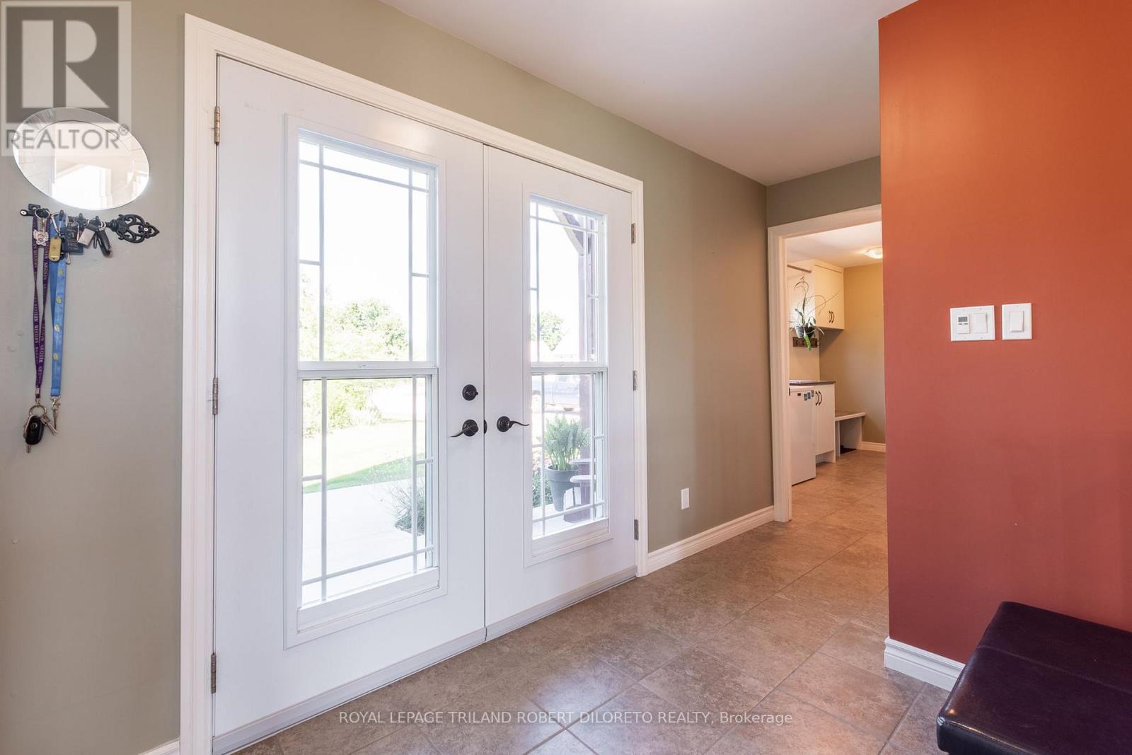 22910 Highbury Avenue N, Middlesex Centre, Ontario  N0M 2A0 - Photo 6 - X12136963