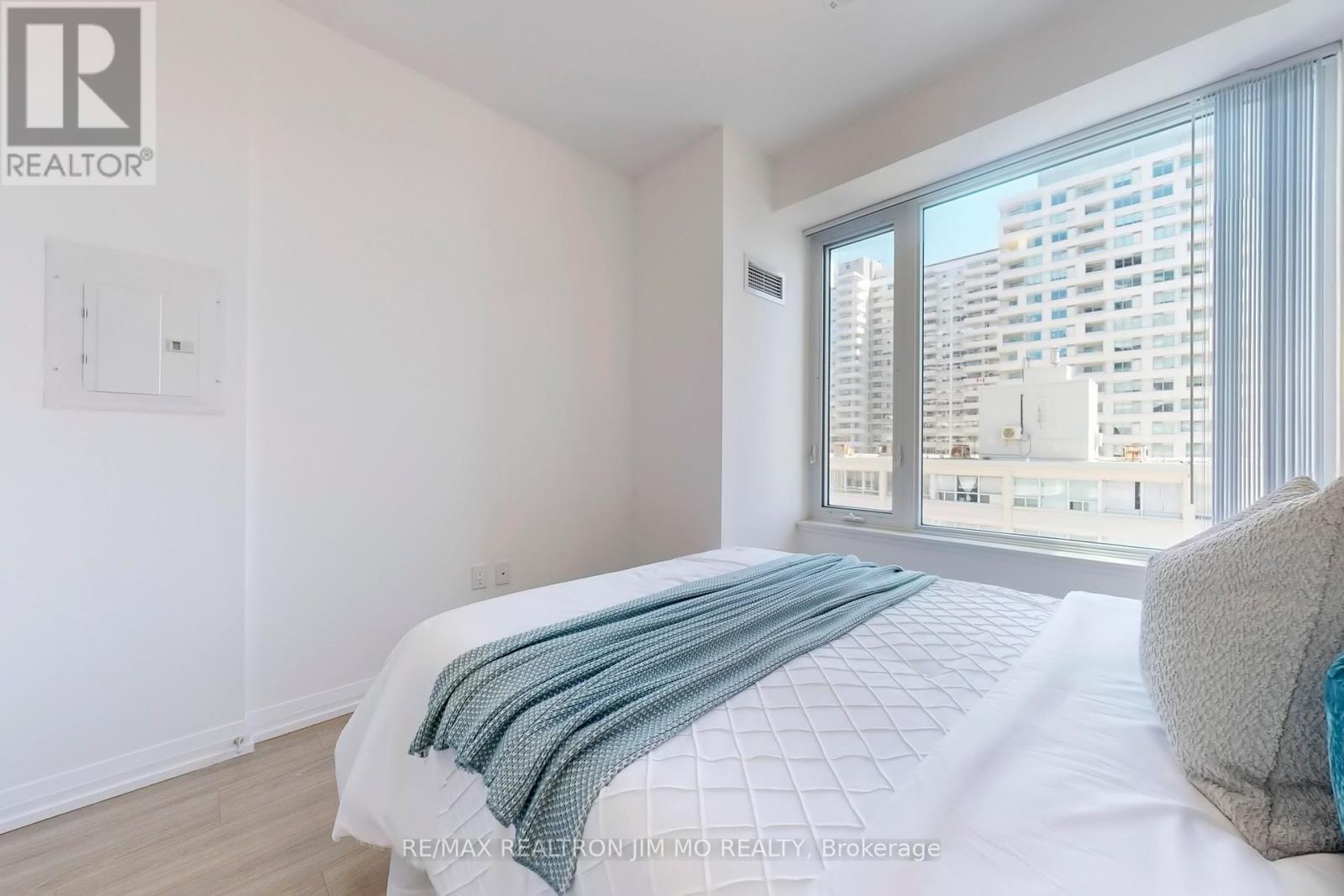 1605 - 25 Holly Street, Toronto, Ontario  M4S 0E3 - Photo 18 - C12136832