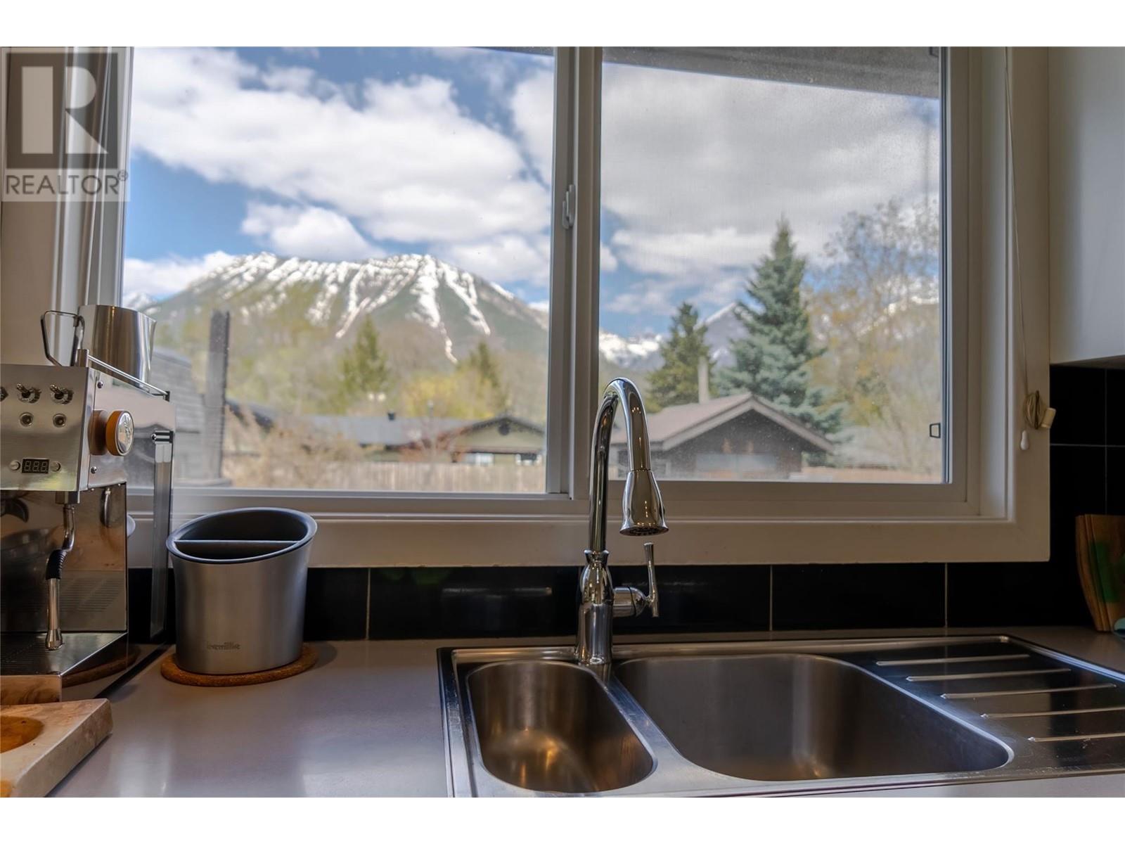 37 Ridgemont Drive, Fernie, British Columbia  V0B 1M2 - Photo 17 - 10346176