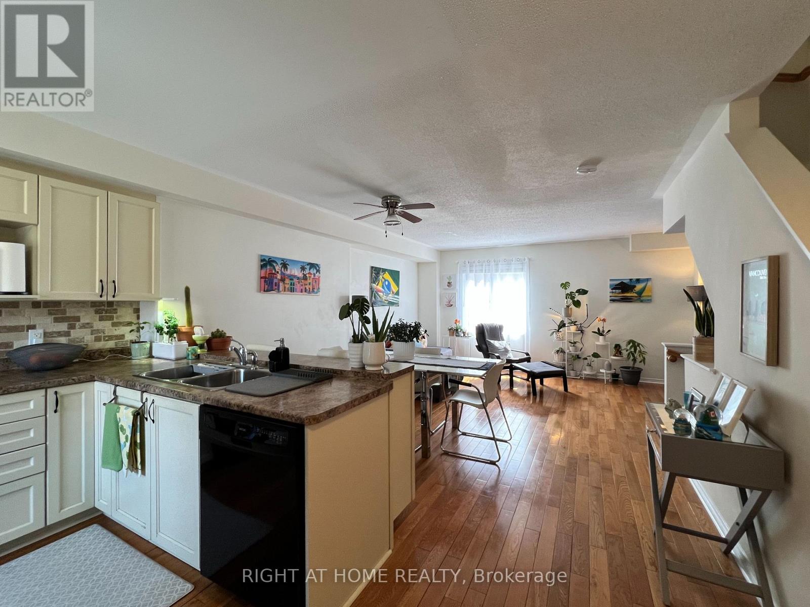 769 Cobble Hill Drive, Ottawa, Ontario  K2J 0C3 - Photo 10 - X12136979