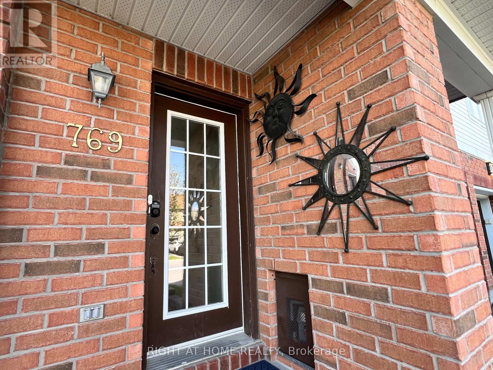 769 Cobble Hill Drive, Ottawa, Ontario  K2J 0C3 - Photo 3 - X12136979