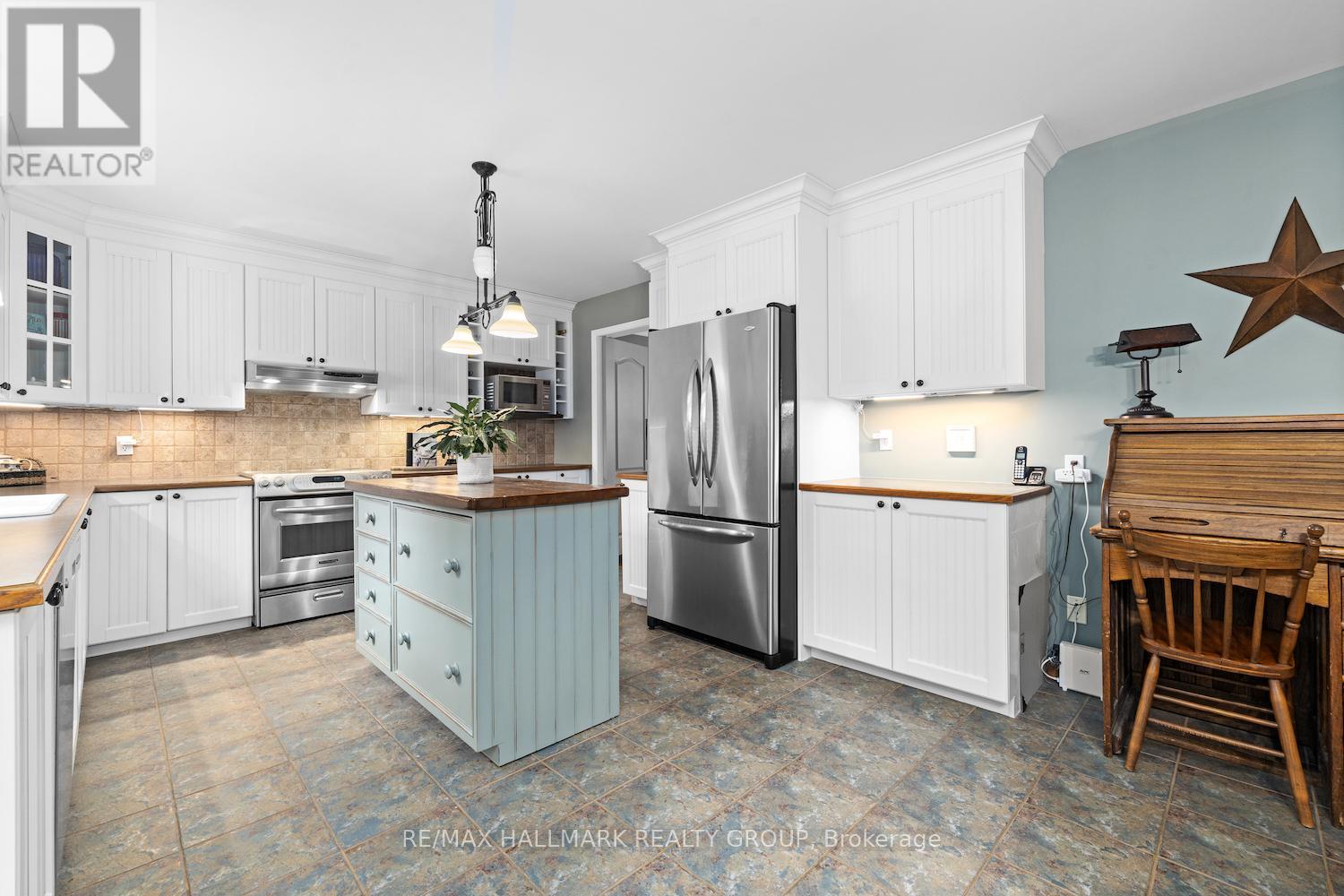 1 Crantham Crescent, Ottawa, Ontario  K2S 1R2 - Photo 14 - X12137011