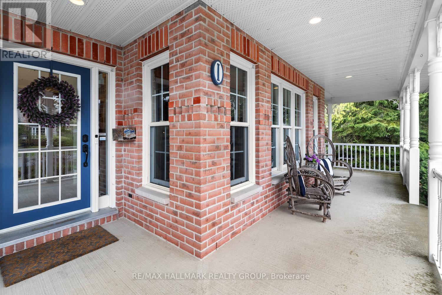 1 Crantham Crescent, Ottawa, Ontario  K2S 1R2 - Photo 4 - X12137011