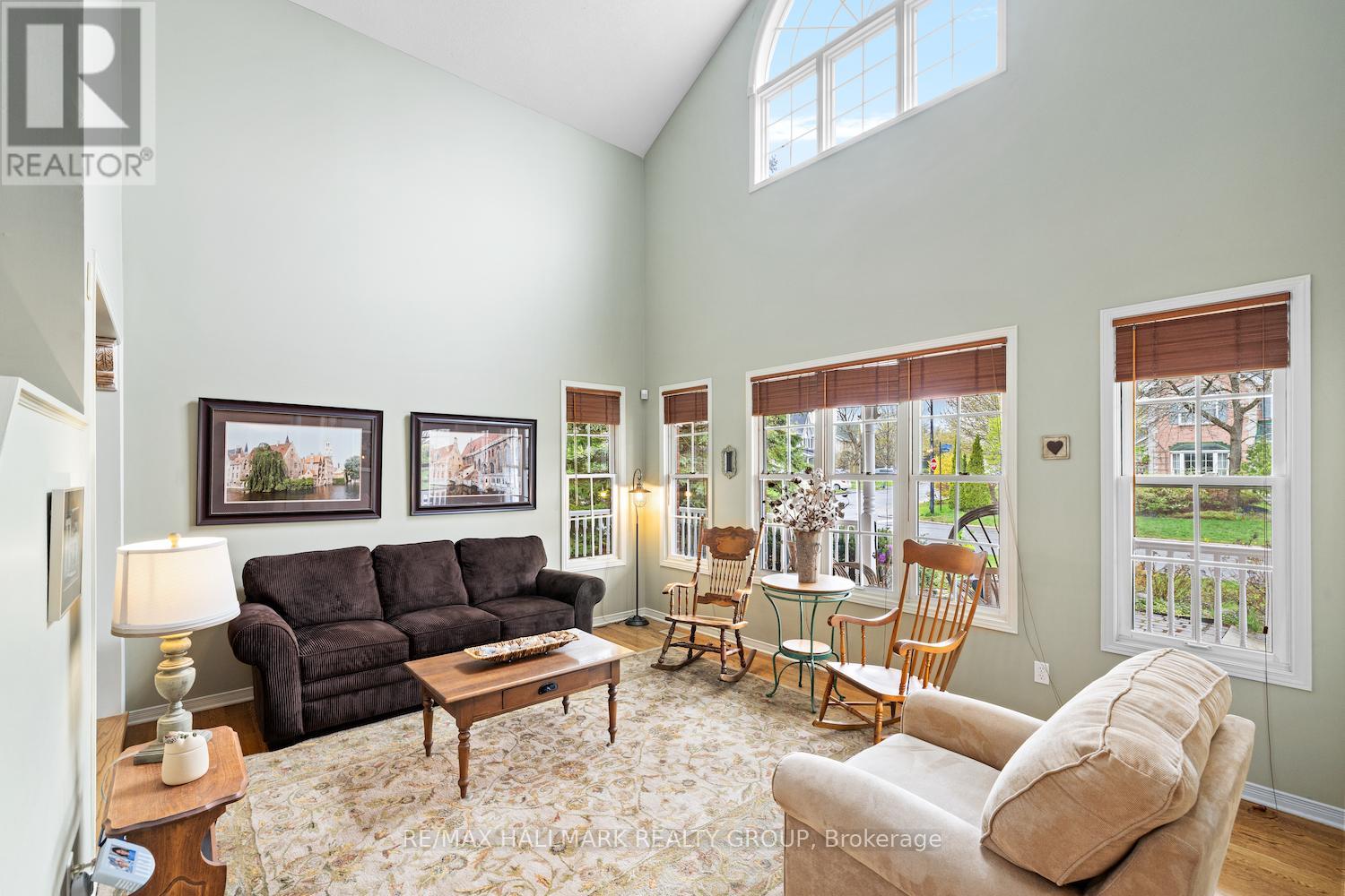 1 Crantham Crescent, Ottawa, Ontario  K2S 1R2 - Photo 7 - X12137011