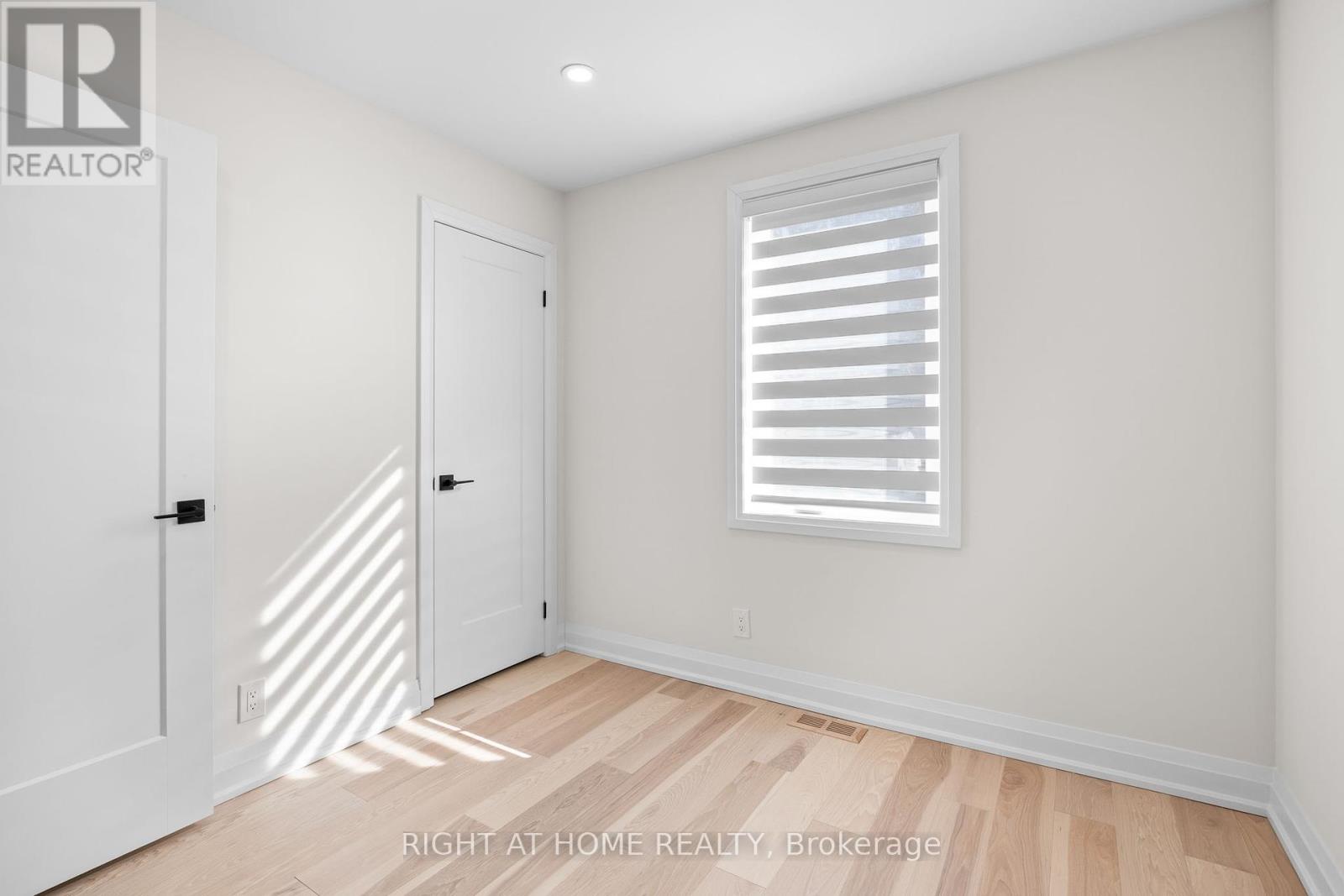 961 Victoria Park Avenue, Toronto (Clairlea-Birchmount), Ontario  M4B 2J4 - Photo 13 - E12136816