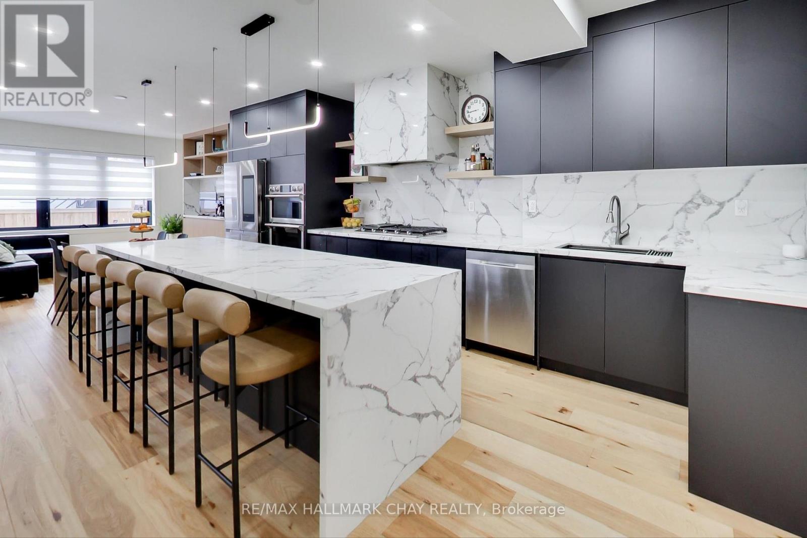 5 Harvard Avenue, Toronto, Ontario  M6R 1C5 - Photo 13 - W12008583