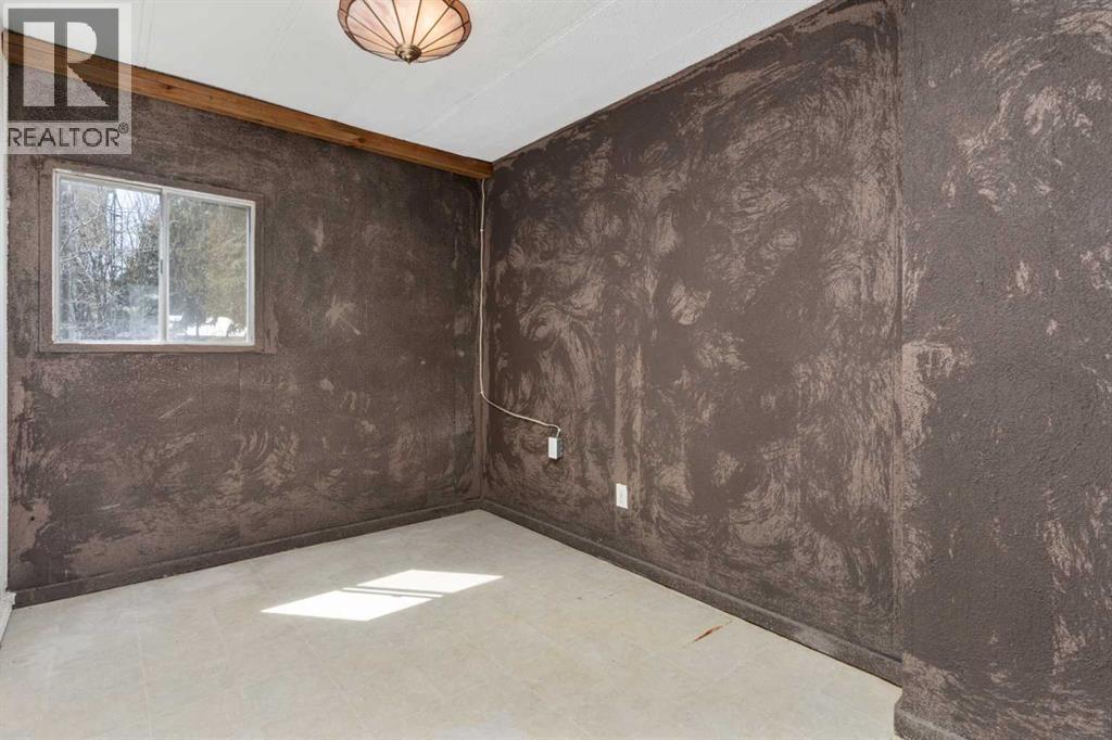 315 & 317 Macrae Street, Bawlf, Alberta  T0B 0J0 - Photo 11 - A2215882