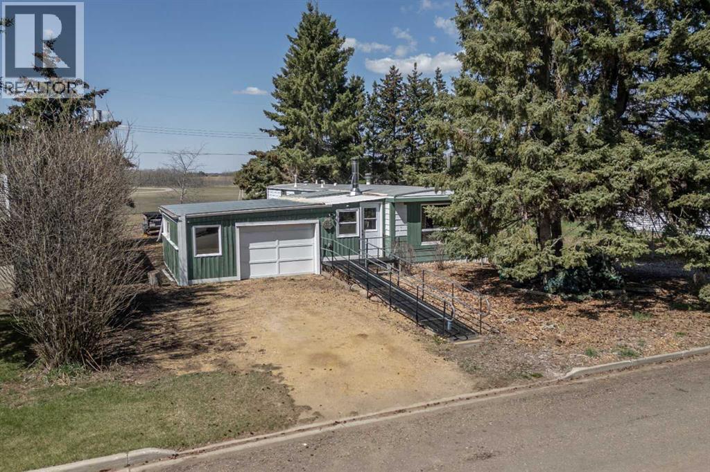 315 & 317 Macrae Street, Bawlf, Alberta  T0B 0J0 - Photo 28 - A2215882