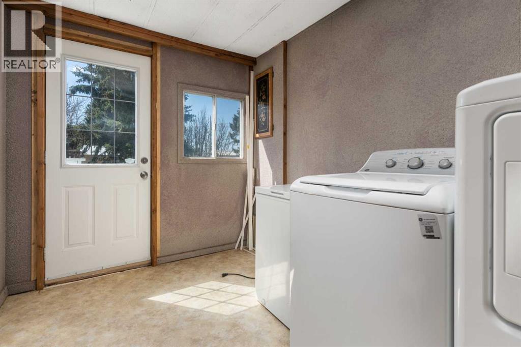 315 & 317 Macrae Street, Bawlf, Alberta  T0B 0J0 - Photo 13 - A2215882