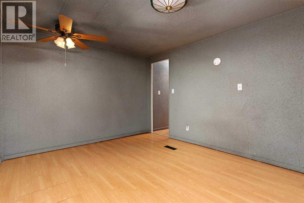 315 & 317 Macrae Street, Bawlf, Alberta  T0B 0J0 - Photo 16 - A2215882