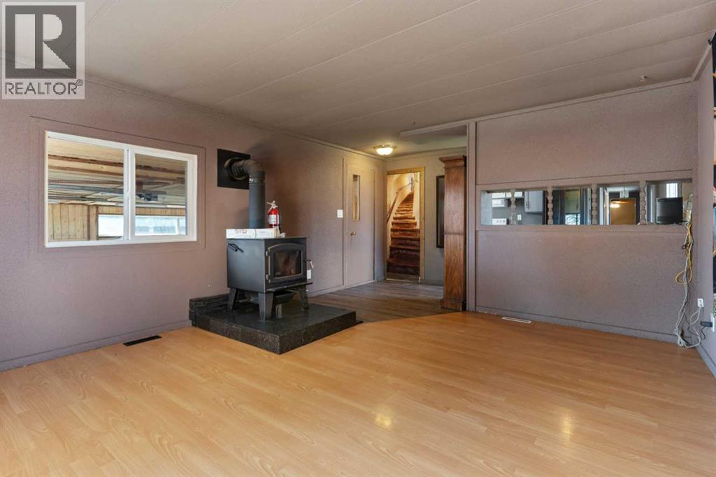 315 & 317 Macrae Street, Bawlf, Alberta  T0B 0J0 - Photo 6 - A2215882