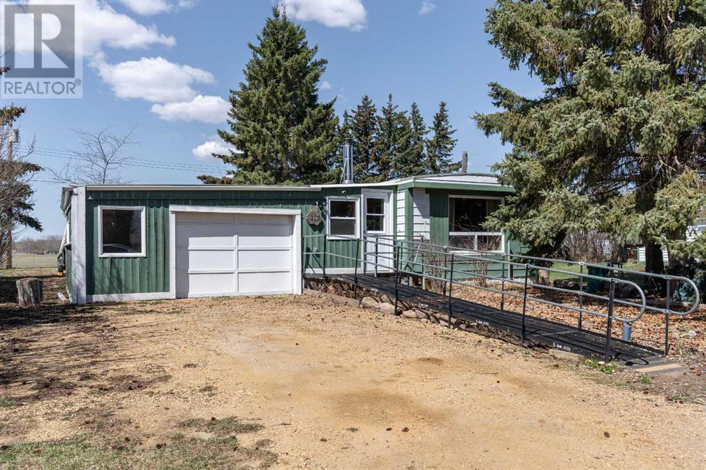 315 & 317 Macrae Street, bawlf, Alberta