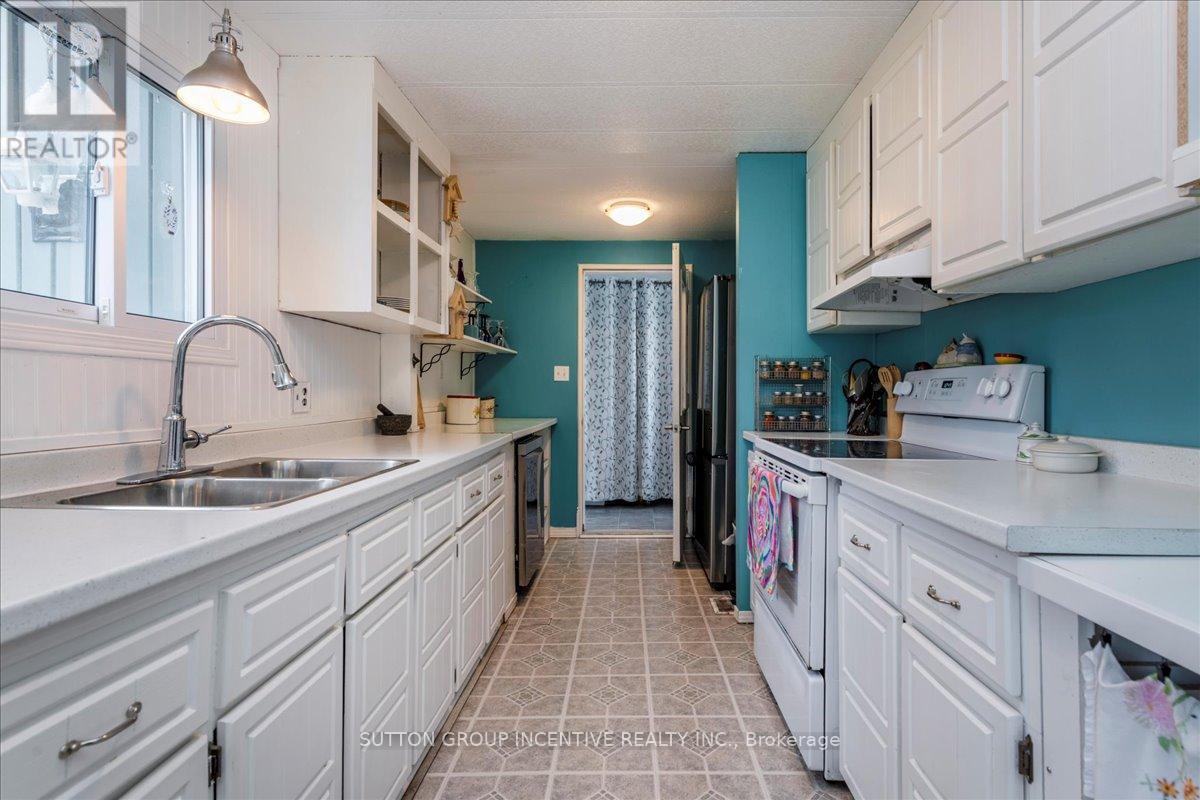 3 Yew Court, Innisfil, Ontario  L9S 1M9 - Photo 8 - N12136806
