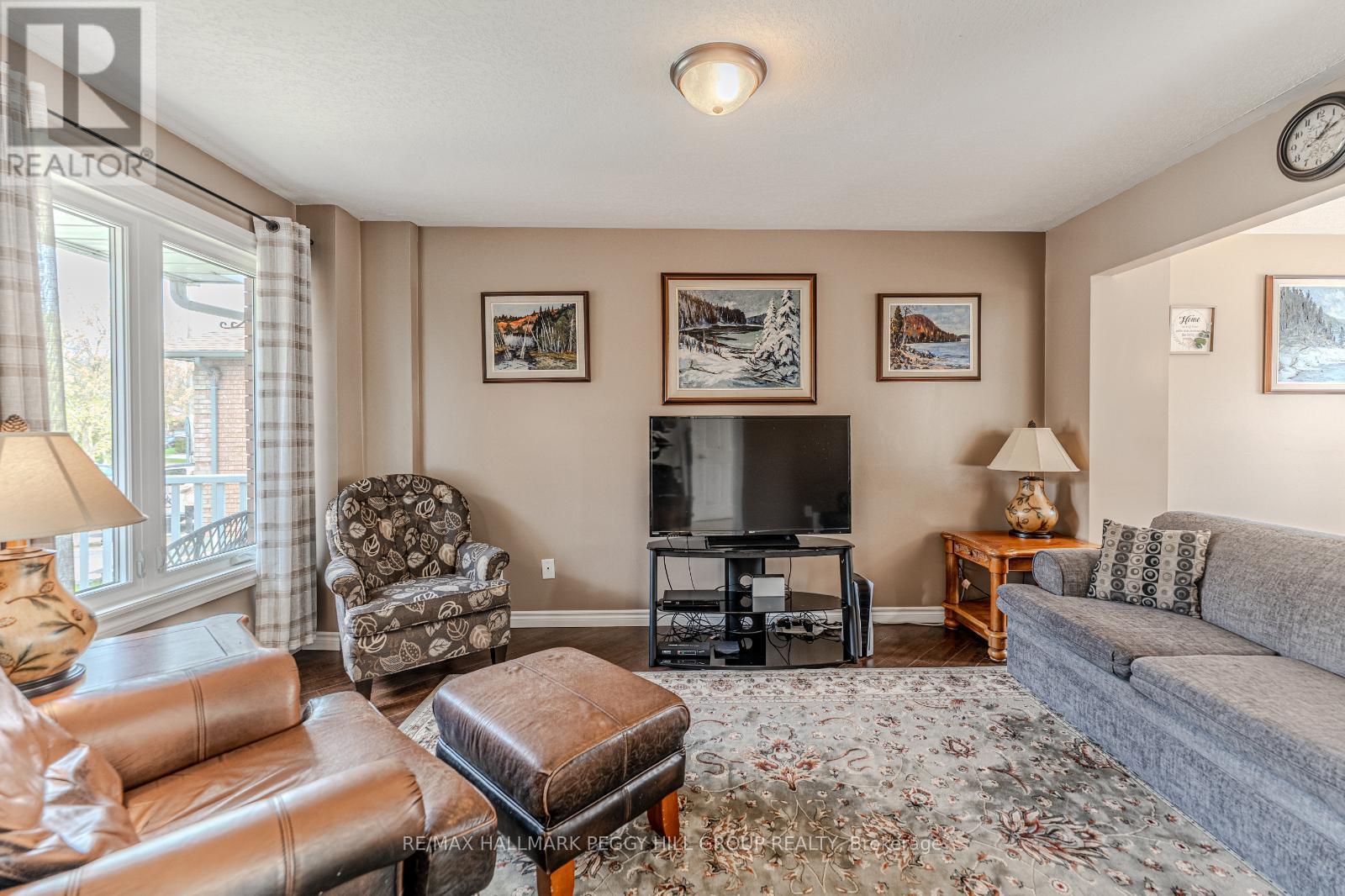 8 Corrie Crescent, Essa (Angus), Ontario  L3W 0K3 - Photo 6 - N12136835