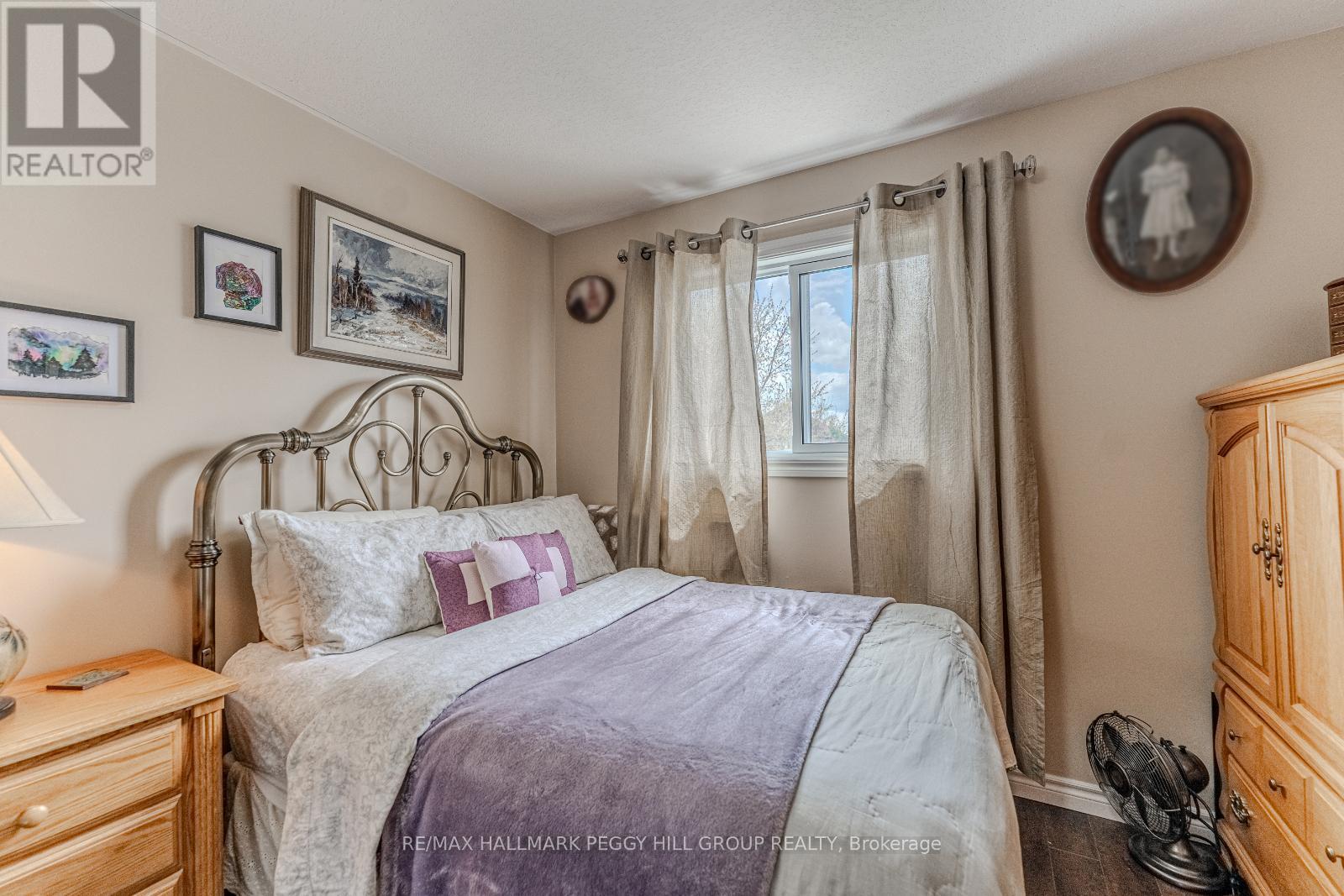 8 Corrie Crescent, Essa, Ontario  L3W 0K3 - Photo 8 - N12136835