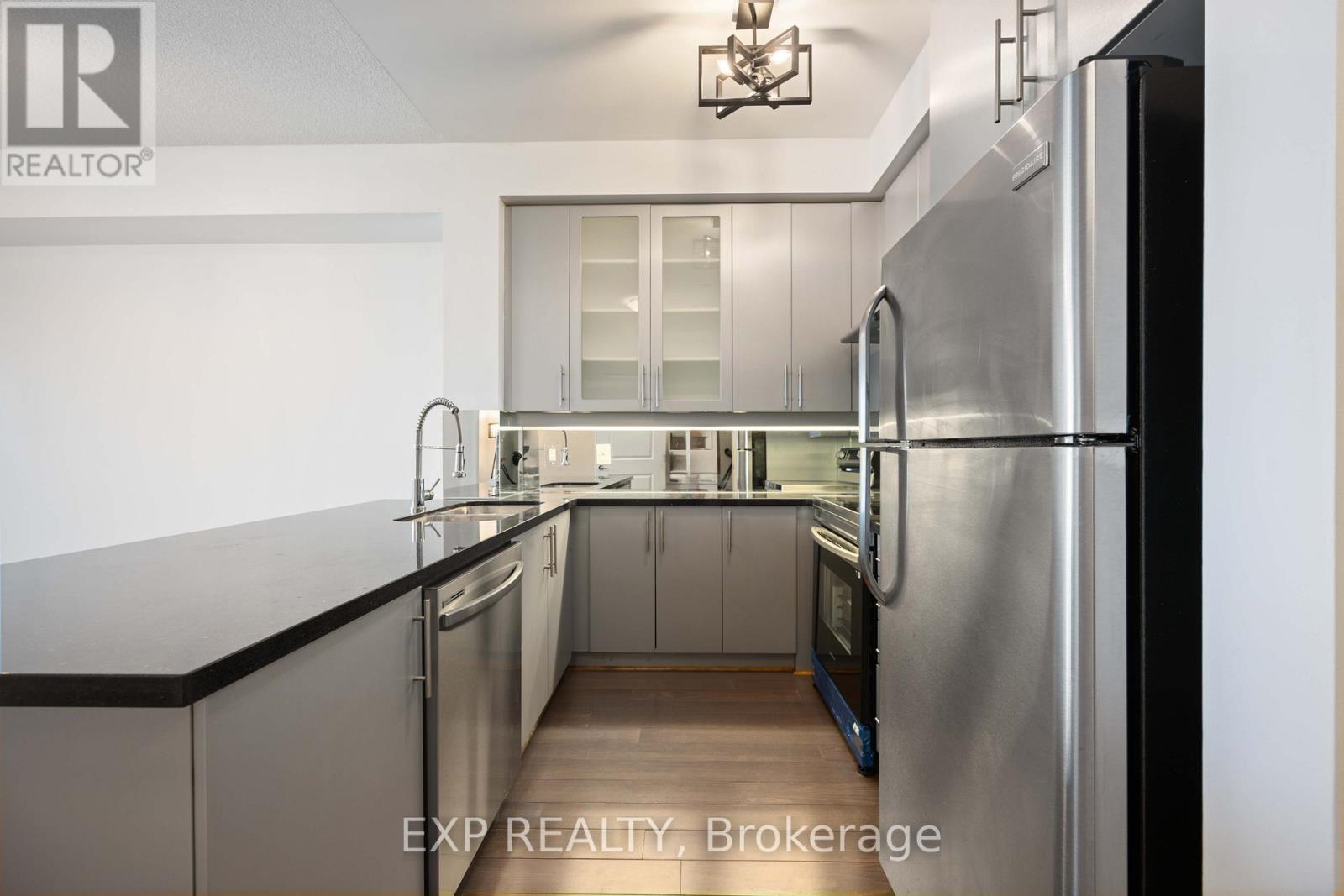616 - 131 Upper Duke Crescent, Markham, Ontario  L6G 0C9 - Photo 8 - N12136838