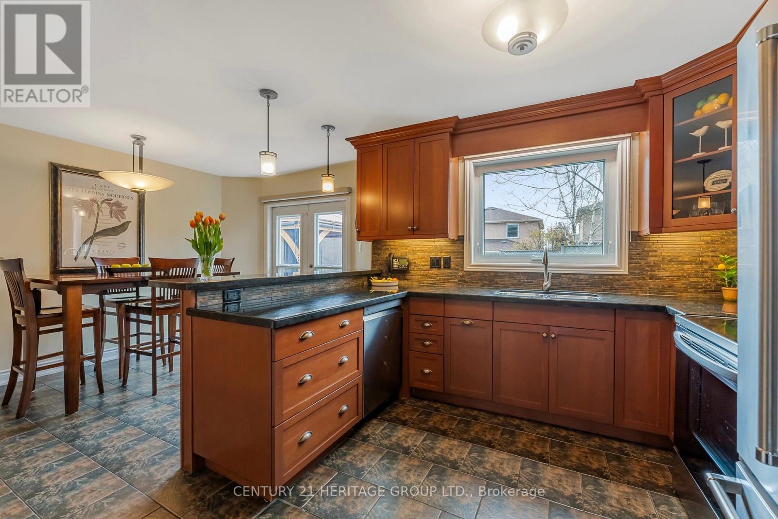 29 Prince Drive, Bradford West Gwillimbury (Bradford), Ontario  L3Z 3B7 - Photo 10 - N12136875